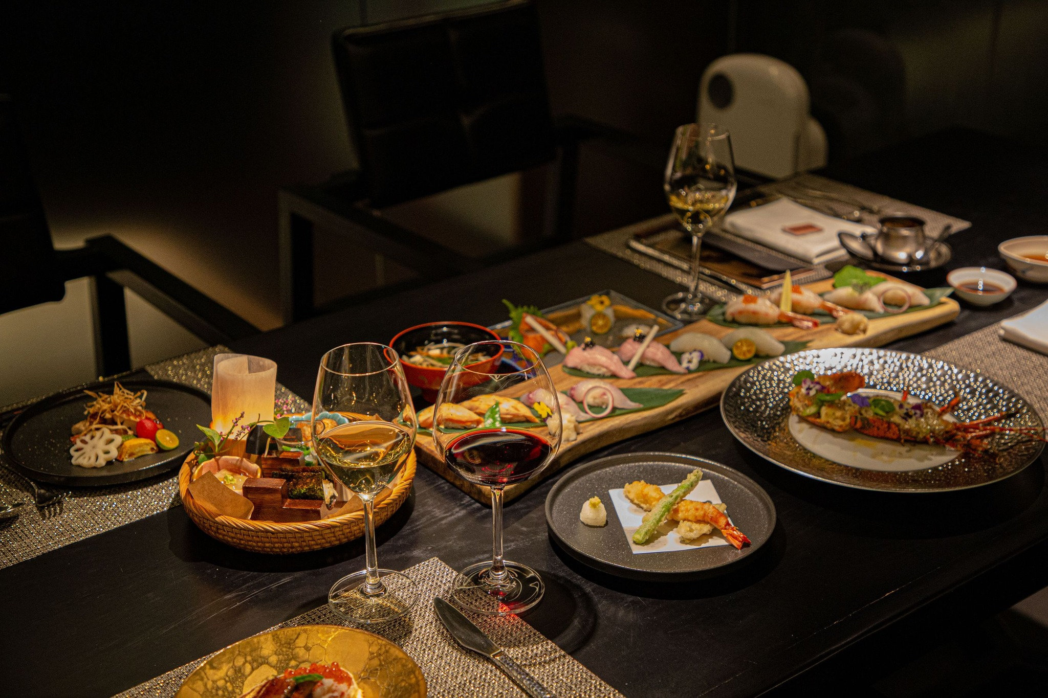 Đến Nuboko, nhất định nên thử Set Omakase hoặc Wagyu nướng Teppanyaki, nơi mọi giác quan đều được đánh thức